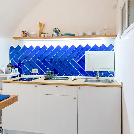 Apartment Pausea *